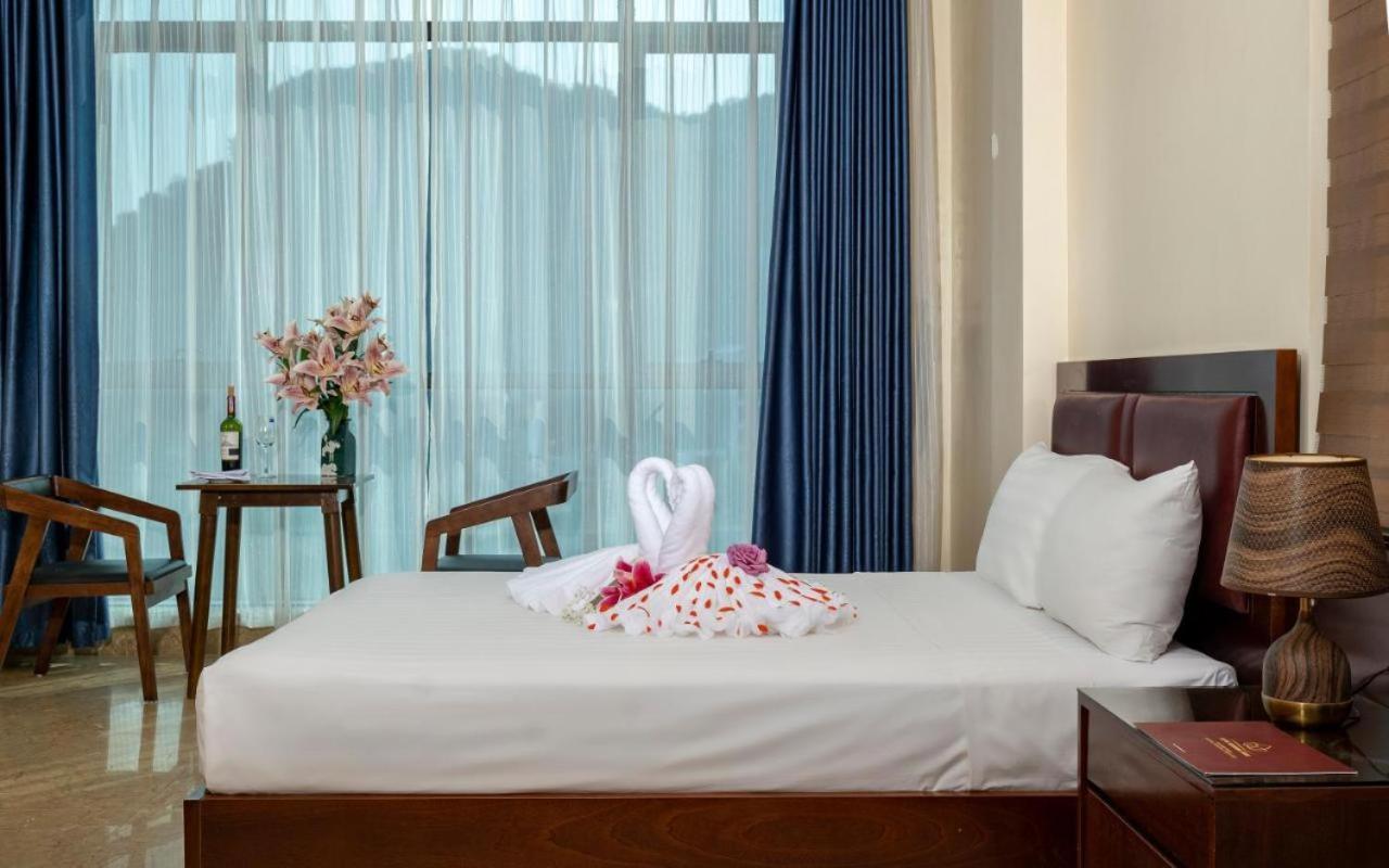 Aroma Cat Ba Sea View Hotel Chan Chau Exterior photo