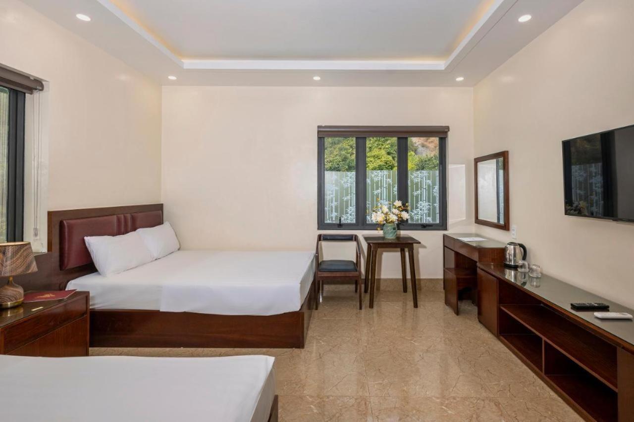 Aroma Cat Ba Sea View Hotel Chan Chau Exterior photo